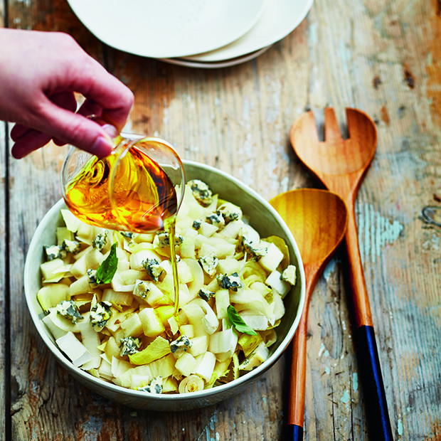 Salade d’endives, poires et fourme d’Ambert Salade d’endives, poires et fourme d’Ambert