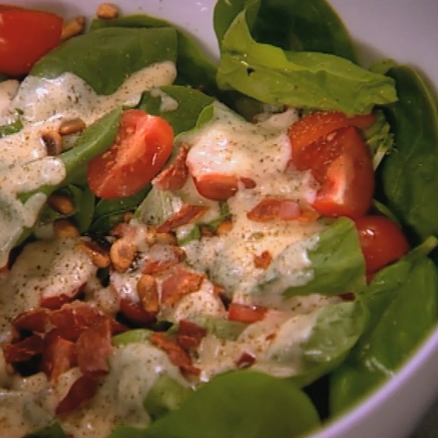 Salade d’épinards tomates et fondue de gorgonzola Salade d’épinards tomates et fondue de gorgonzola