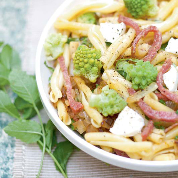 Casareccia au salami, menthe et romanesco Casareccia au salami, menthe et romanesco