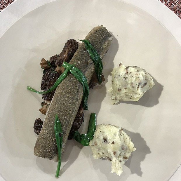 Féras du lac d’Annecy, pommes de terre aux morilles et ail des ours de Jean Sulpice Féras du lac d’Annecy, pommes de terre aux morilles et ail des ours de Jean Sulpice