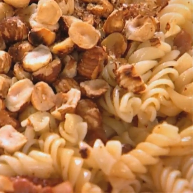 Fusilli aux lardons et noisettes grillées Fusilli aux lardons et noisettes grillées