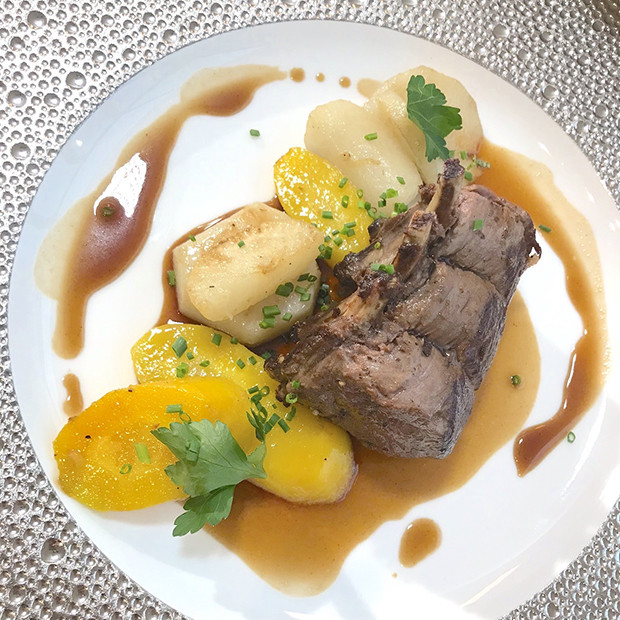 Noisette de chevreuil et légumes d’automne, jus au miel et safran de Lorraine Pierrat Noisette de chevreuil et légumes d’automne, jus au miel et safran de Lorraine Pierrat