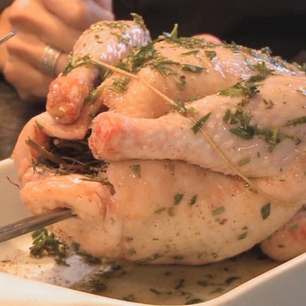 Poularde rôtie et fumée aux herbes de Francine Poularde rôtie et fumée aux herbes de Francine