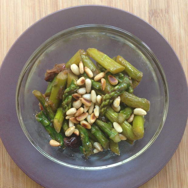 Salade d'asperges vertes aigres-douces Salade d'asperges vertes aigres-douces