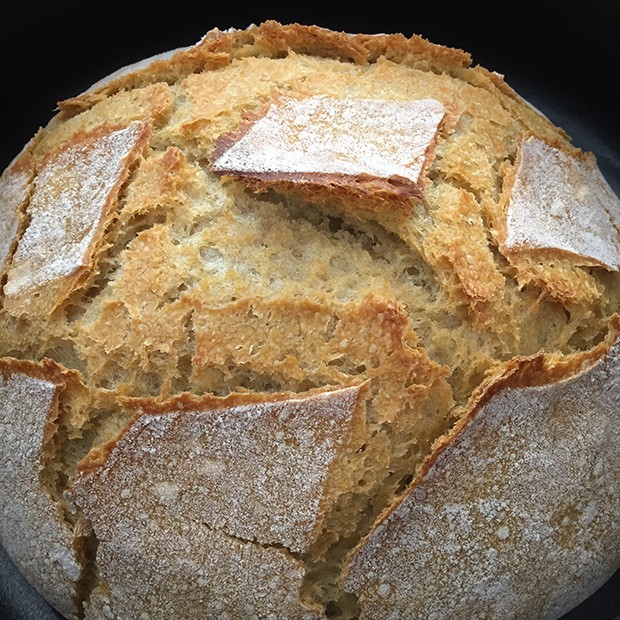 Pain d’épeautre en cocotte de Julie Pain d’épeautre en cocotte de Julie