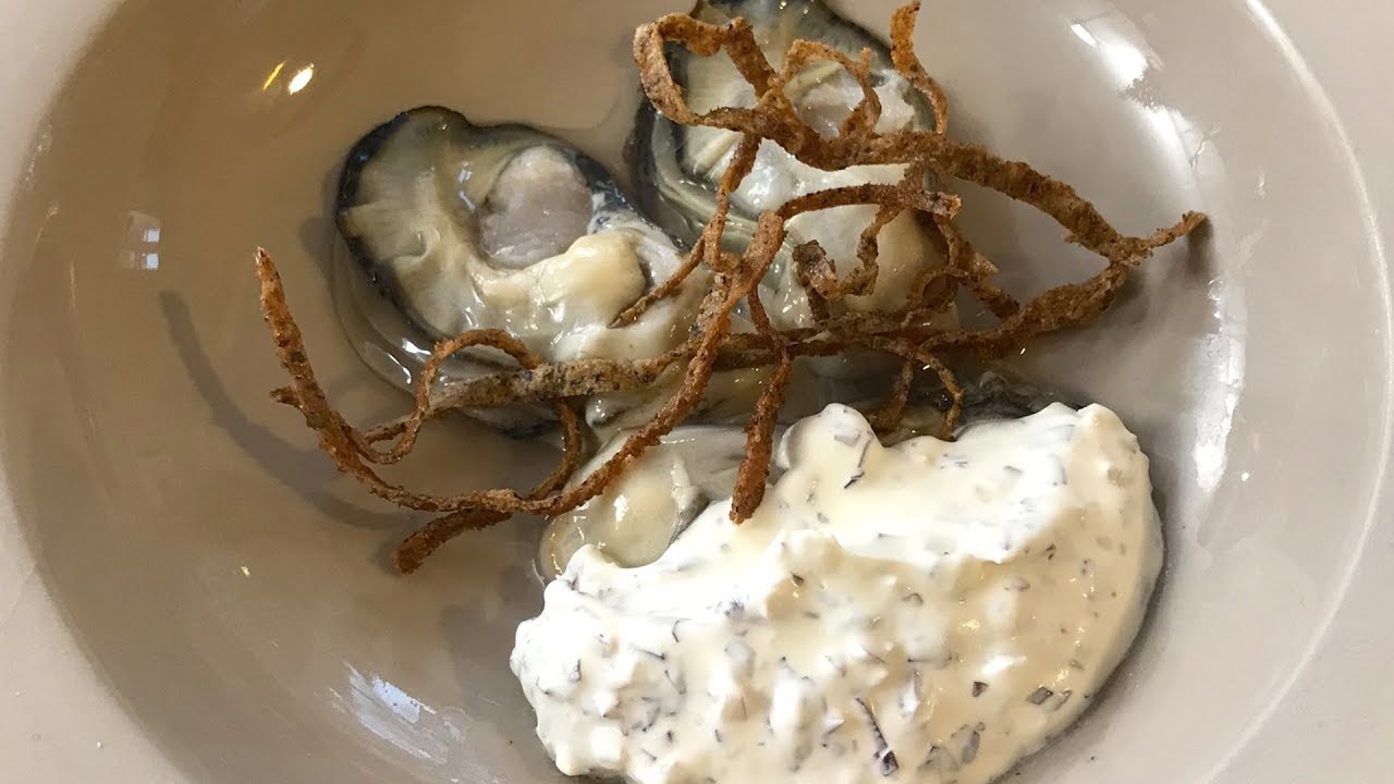 Video Huîtres pochées, velouté de sarrasin et crème aux algues et oignons de Nicolas Conraux